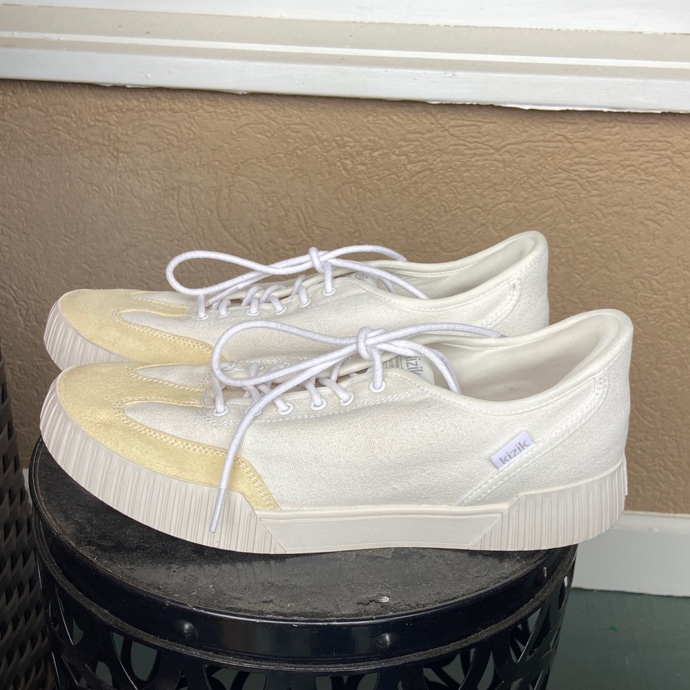 KIZIK‎ Brooklyn white slip on sneakers . Size 10.5